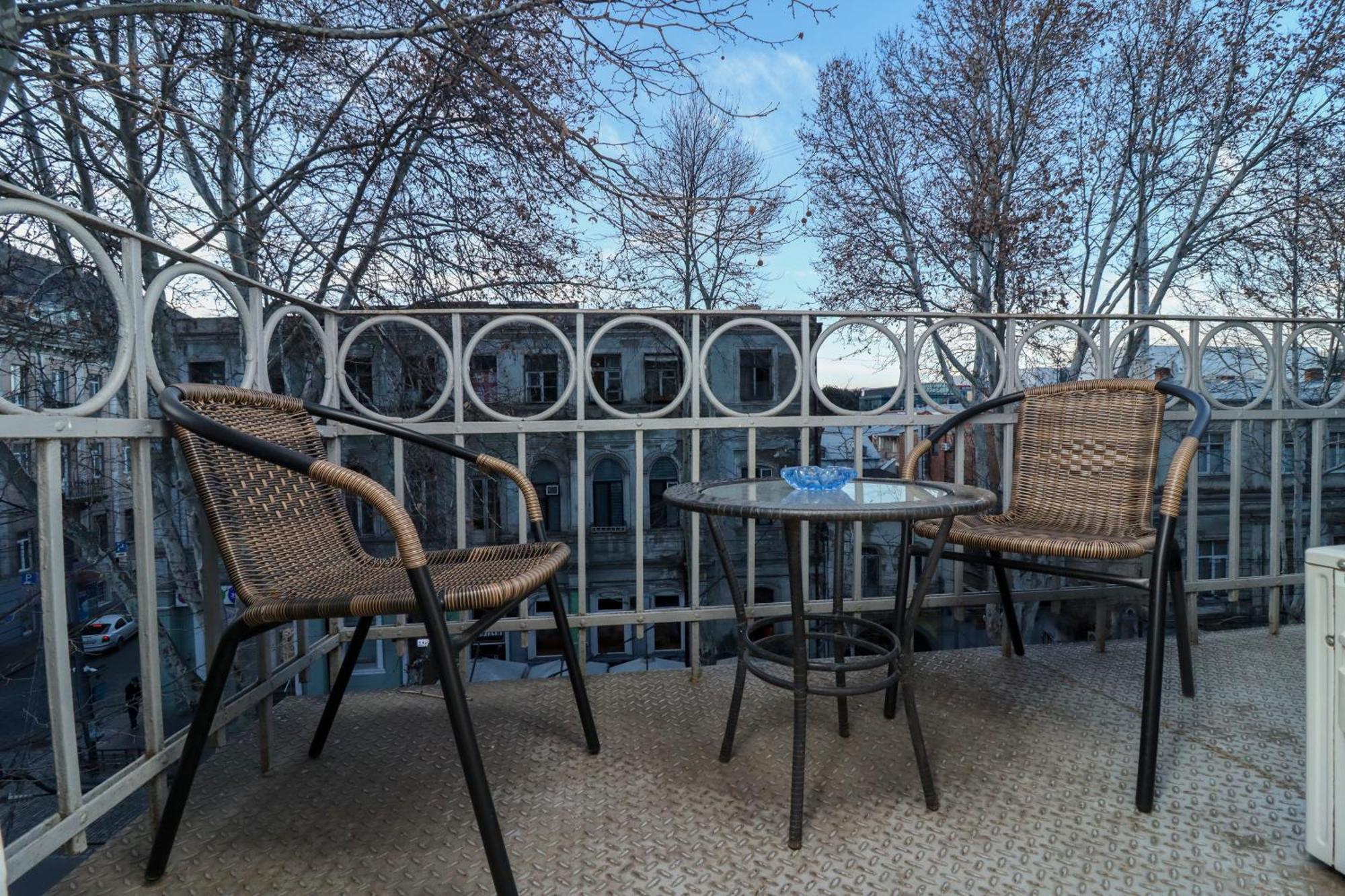 Leon Rooms Tbilisi Bagian luar foto