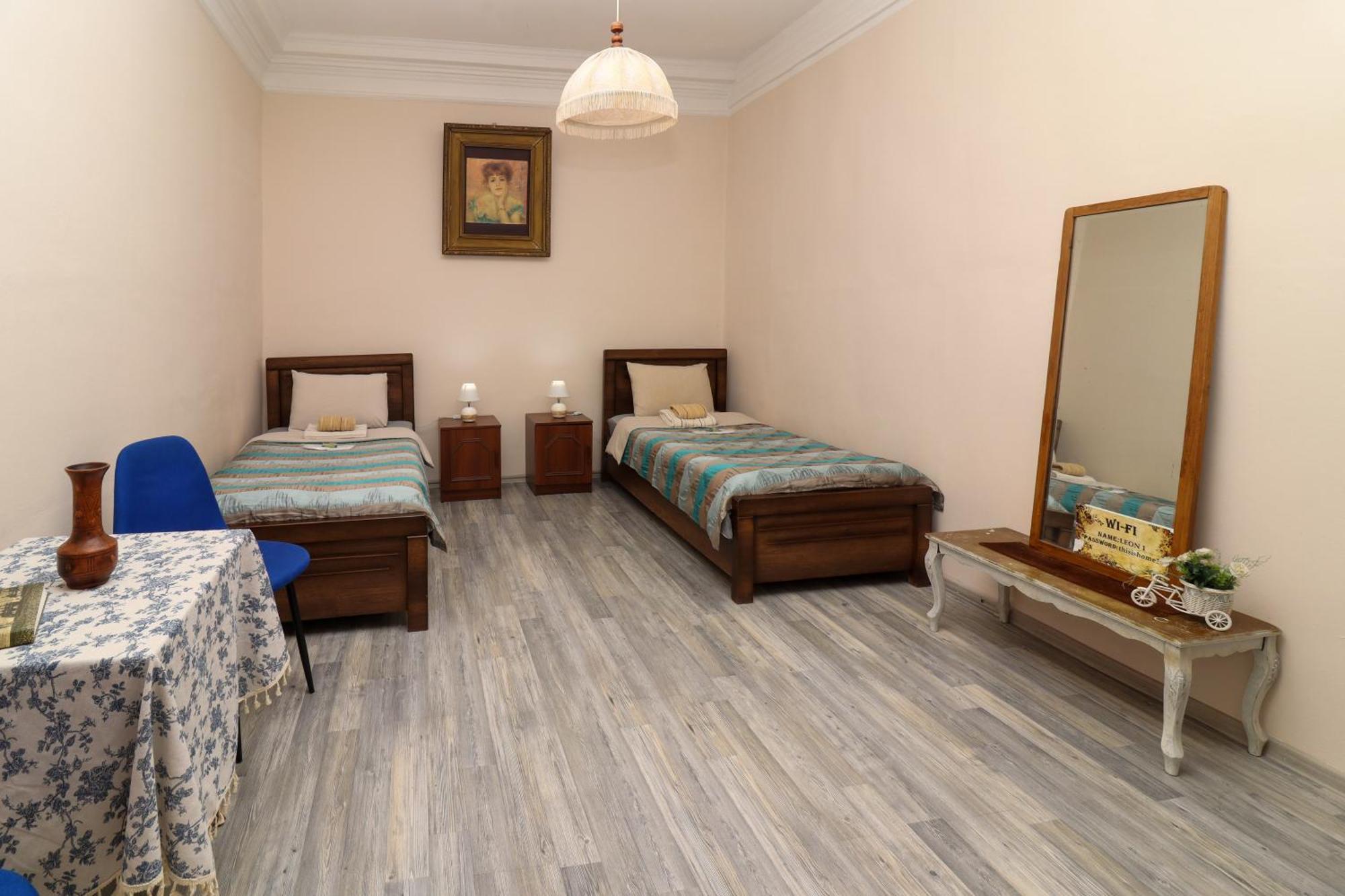 Leon Rooms Tbilisi Bagian luar foto