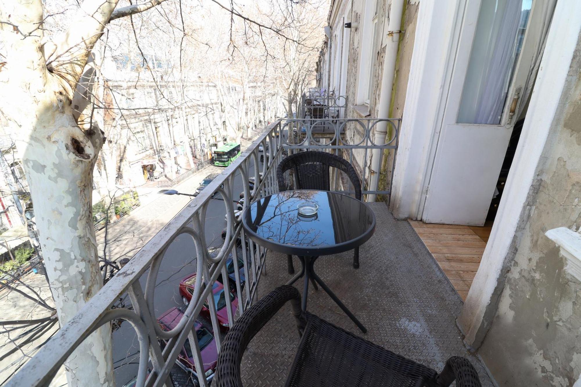Leon Rooms Tbilisi Bagian luar foto